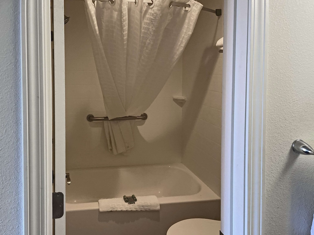 Quality Inn Clinton North