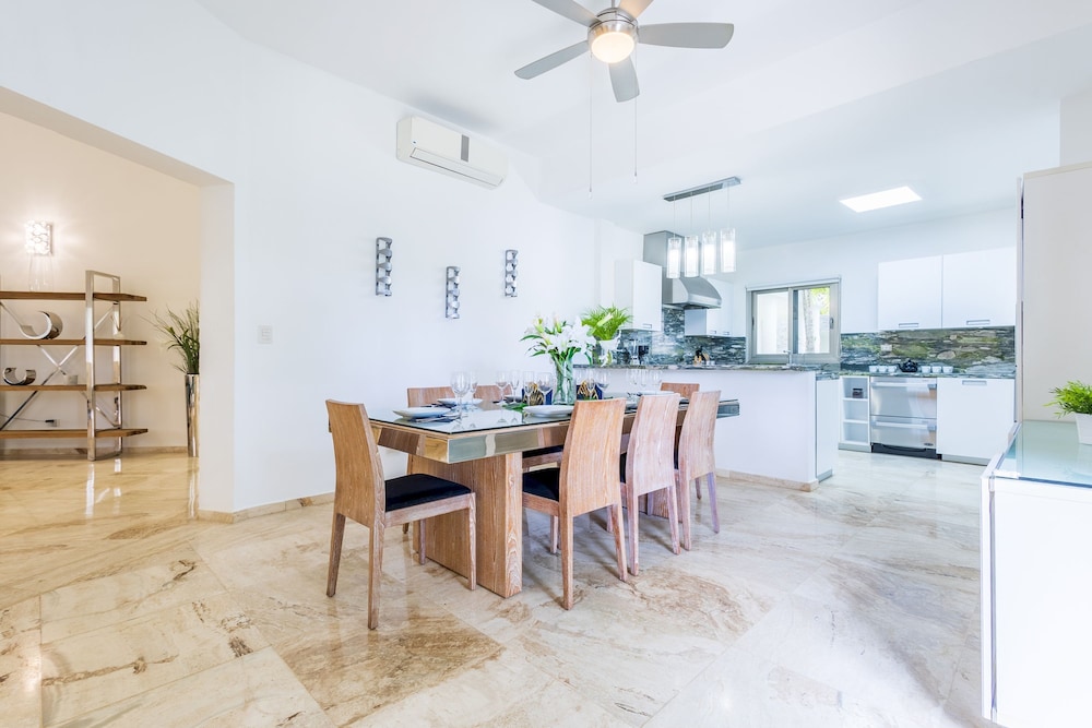 Villa Desiree 5BR Cocotal Luxury Villa Pool Maid