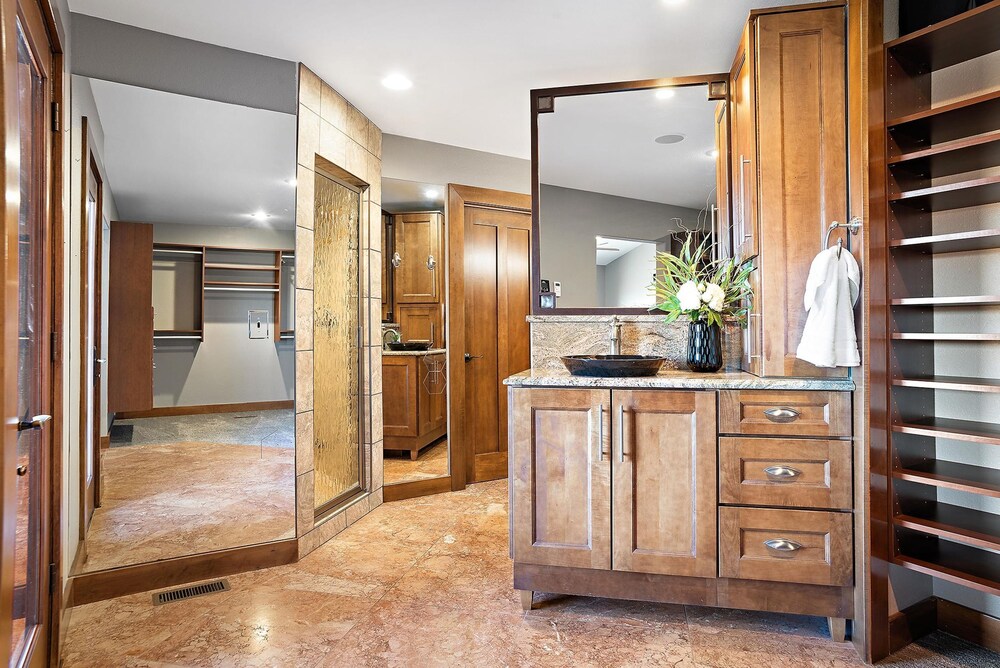 Raz Hideaway 7BR Ranch With Panoramic Mountain Views