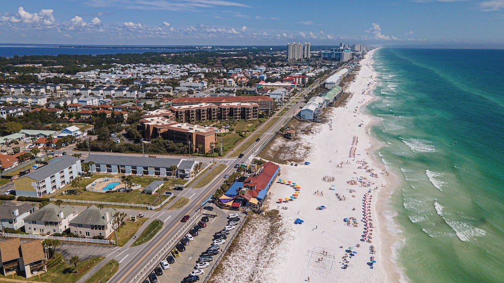 Beach to Bay 3BR Retreat - Cowboy Pool & Golf Cart