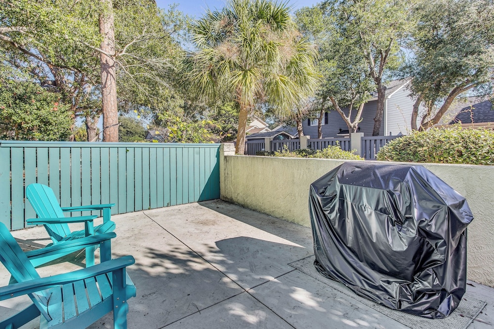 < 1 Mi to Ocean: North Myrtle Beach Home w/ Grill!