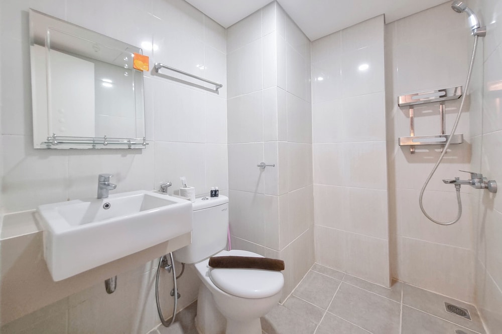 Modern Studio Near Ambarrukmo Plaza At Barsa City Apartment
