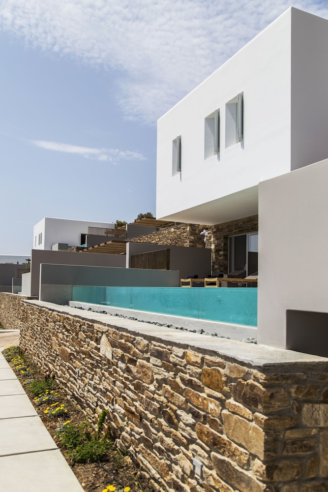 Hotel Hide out Suites - Image 1