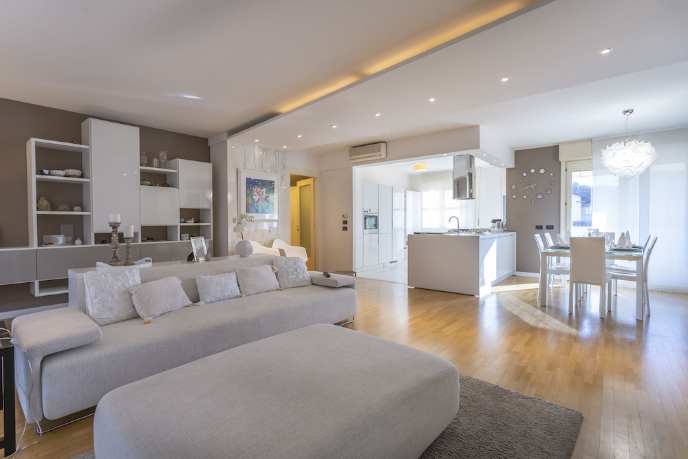 Teatro Nuovo Apartment with Free Parking view 2