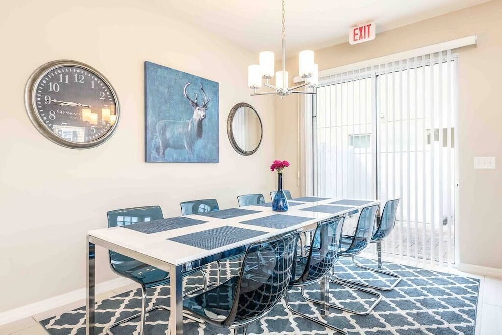 Compass Bay - Big Vacation Homes