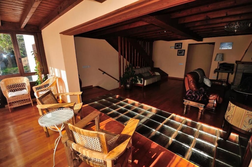 Casa de Aldea Sobrefuentes view 2