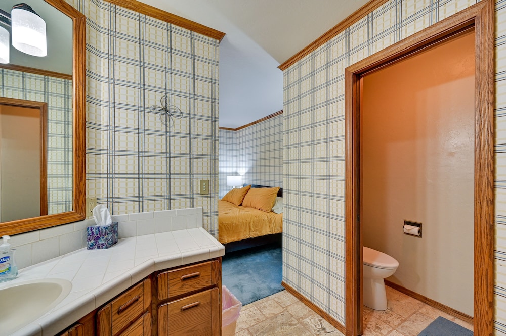 Payson Vacations - Expansive Payson Golf Retreat w/ Games  Hot Tub! - Property Image 29