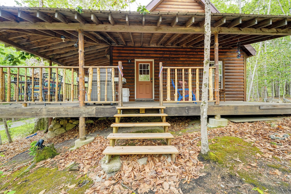 2 Mi to Marina & Beach: Frye Island Retreat!
