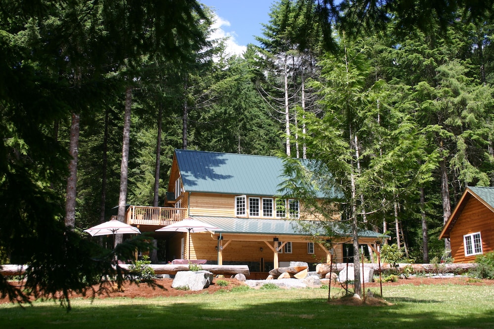 Copper Creek Inn at Mt Rainier