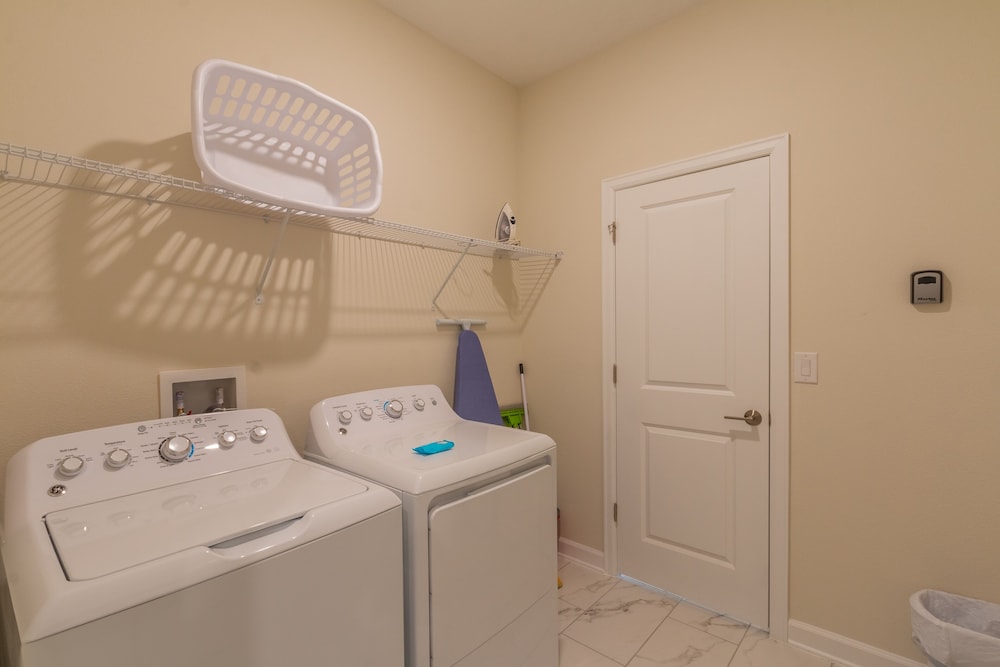 780sst- The Retreat At Championsgate 5 Bedroom Home by RedAwning view 4