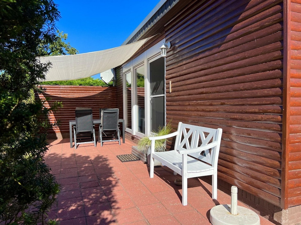 Spacious Bungalow With Garden in Park Eureka