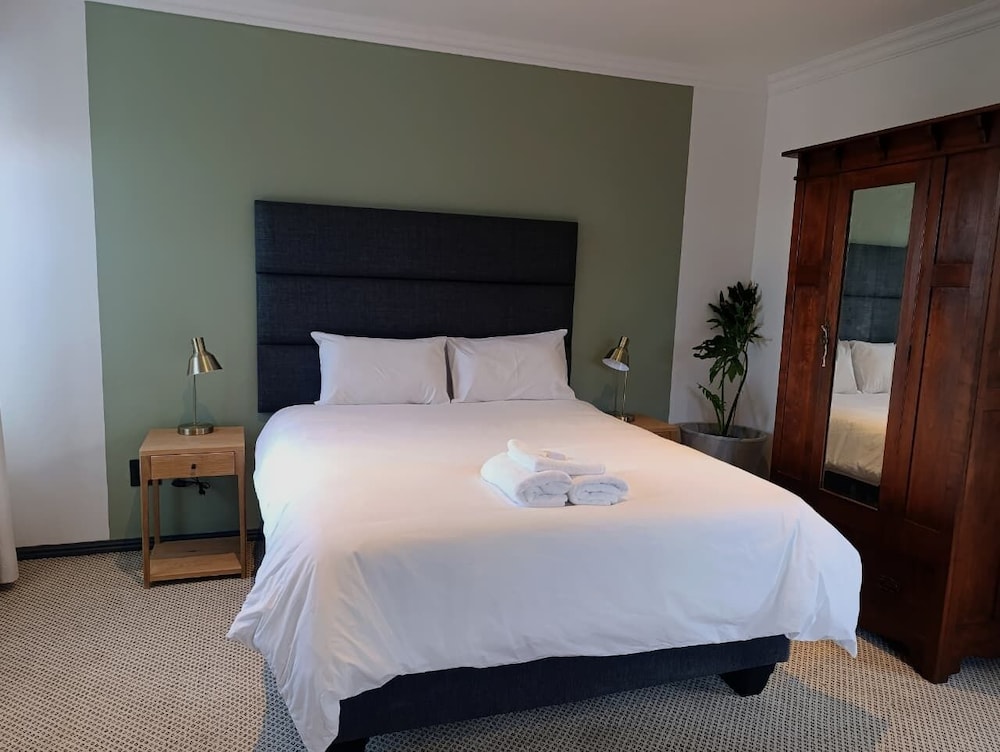 Guinea Fowl Lodge