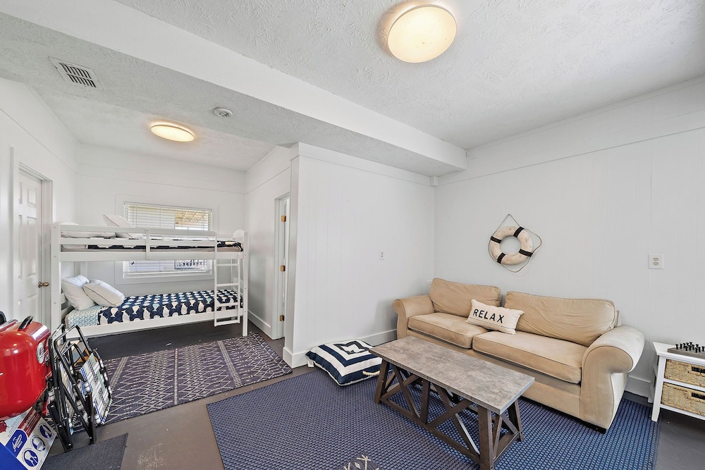 Coastal Cottage by Ryson Vacation Rentals