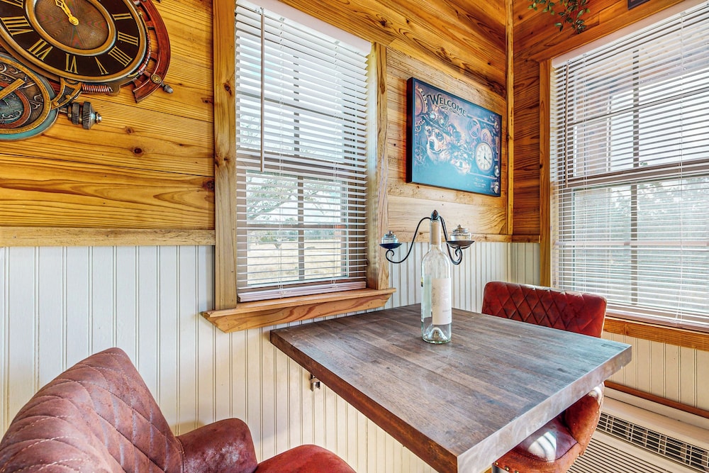 Charming Studio Cabin on the Ranch