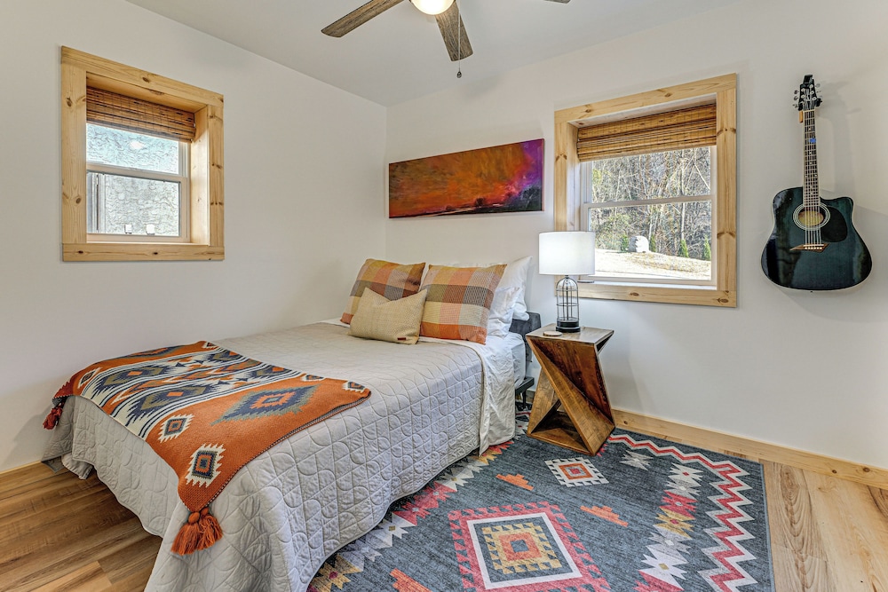 Remote Home w/ Deck & Grill in Scenic Tuckasegee!