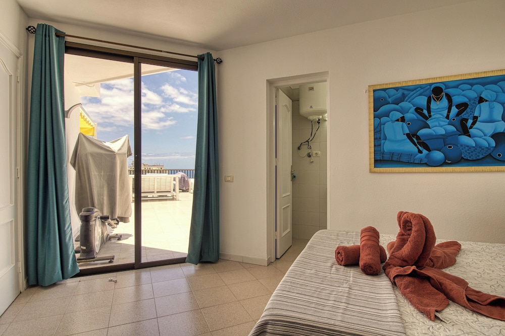 Apartment - Sleeps 4 - Jacuzzi - Terrace - Pool