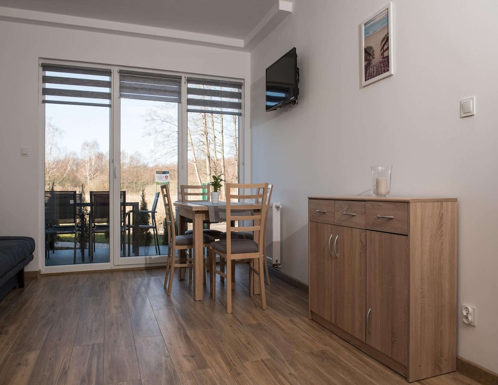 Comfortable Ground Floor Apartment, Summer Pool