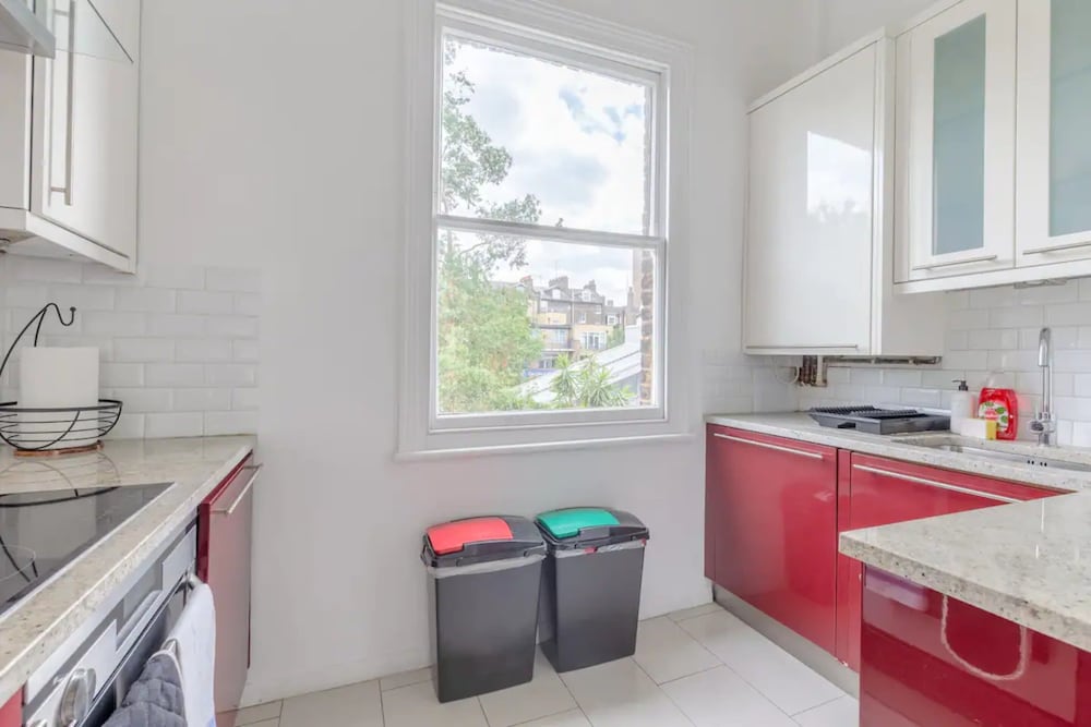 Stylish 2 Bedroom Apartment Beside Putney Station