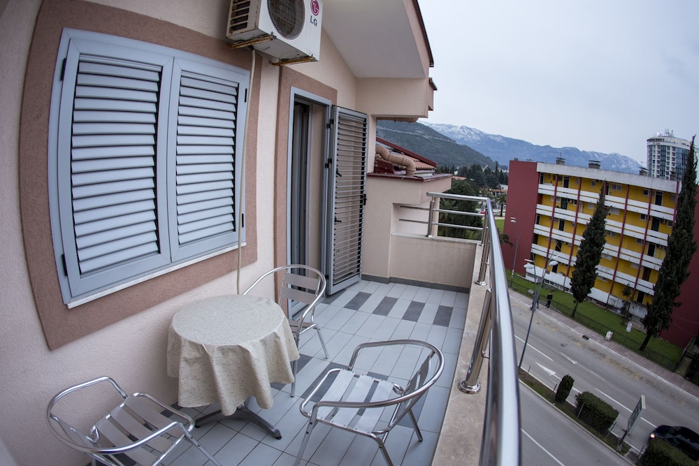 SMS Apartments