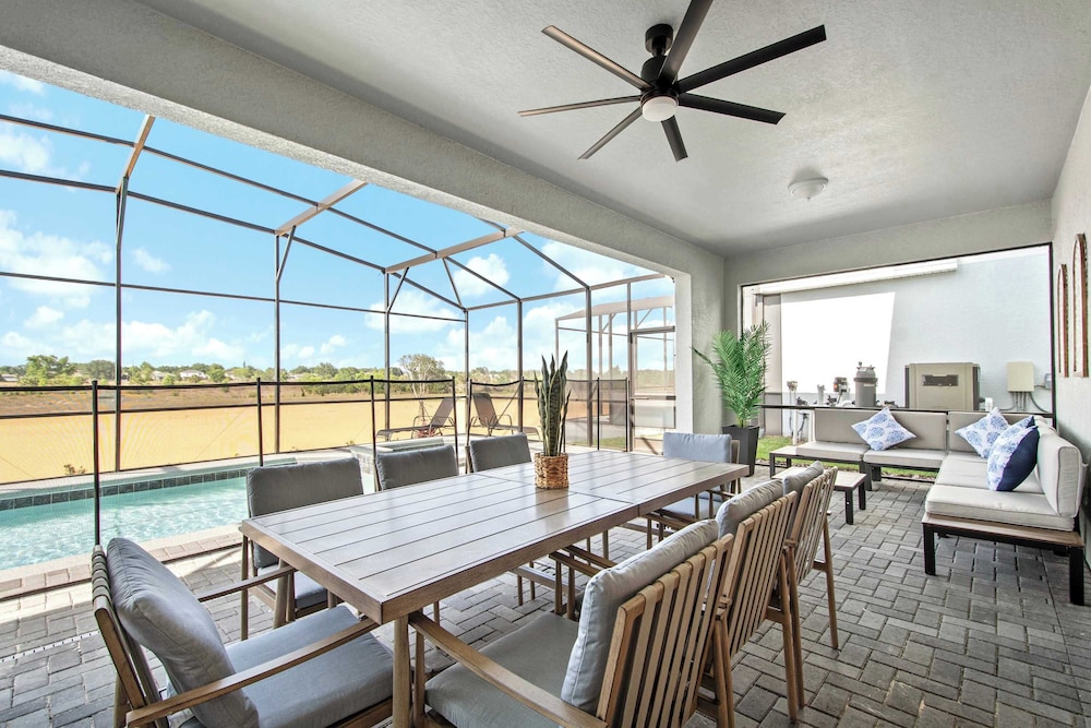Bright & Spacious 7BR Pool Villa w/ Game Loft New Windsor Cay Resort Near Disney
