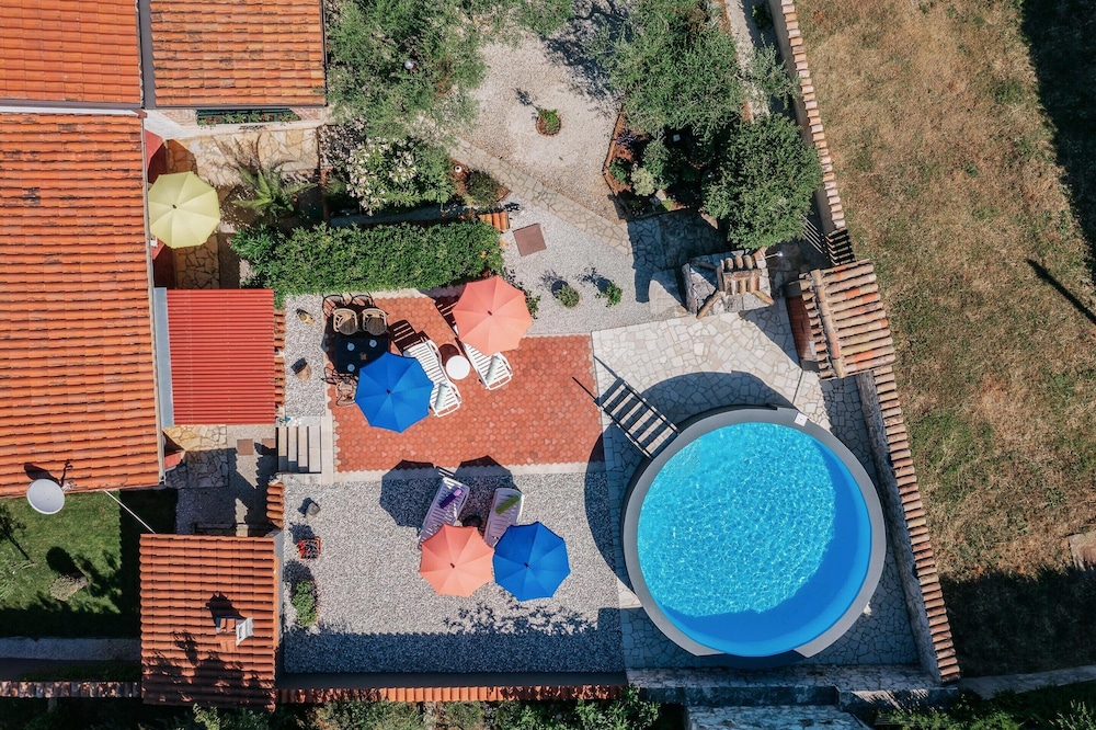 Nice Apartment With Pool