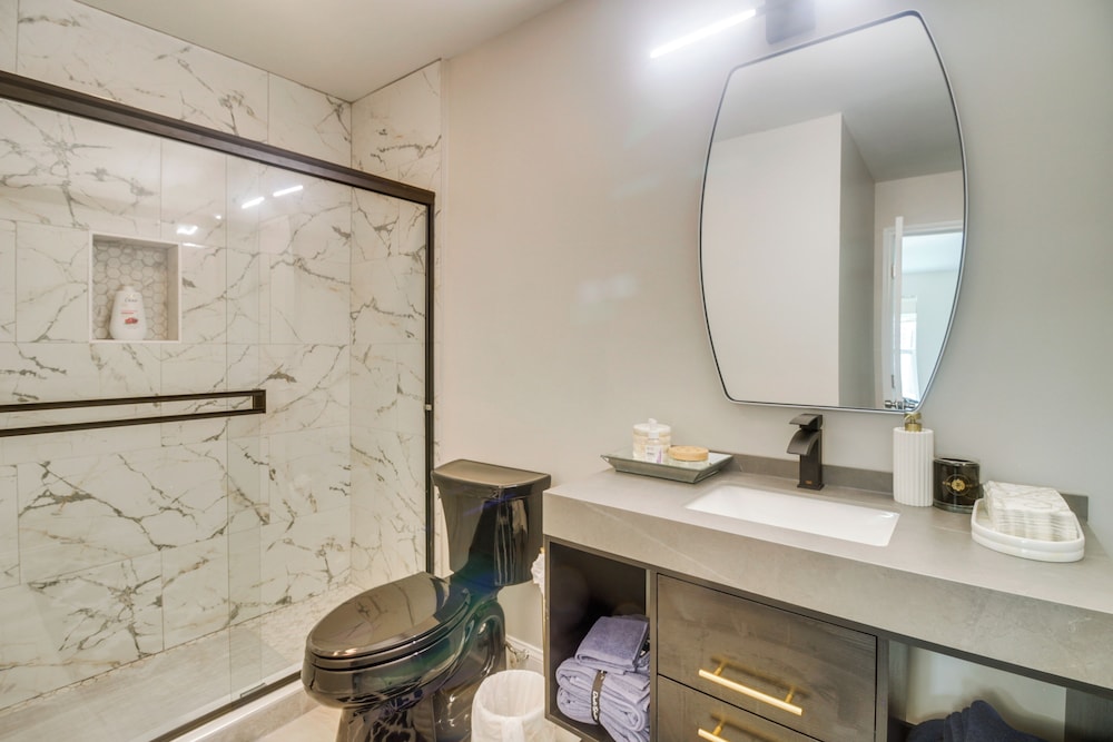 Charlotte Gem w/ Deck & Community Amenities