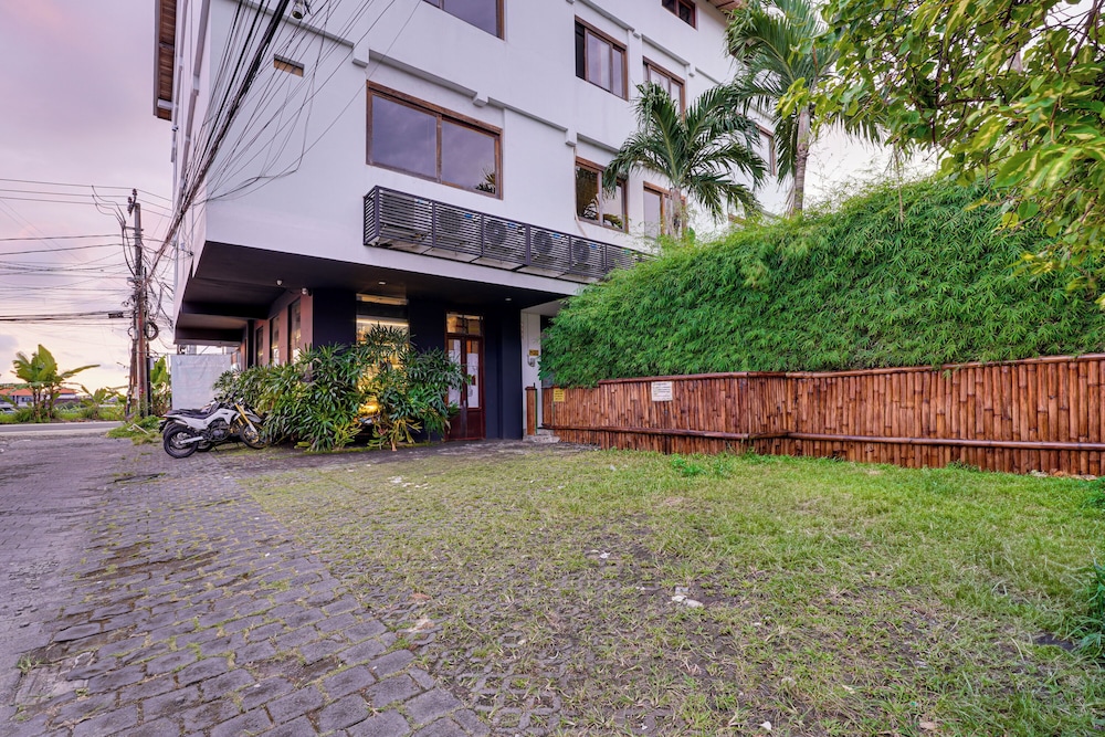Stylish Canggu Apartment near Berawa Beach