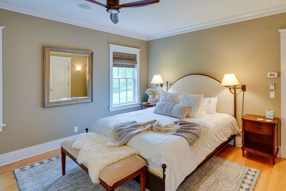 Stockbridge Retreat w/ Pool & Hot Tub!