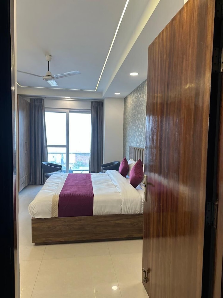 Soothing Stayz - Near Medanta
