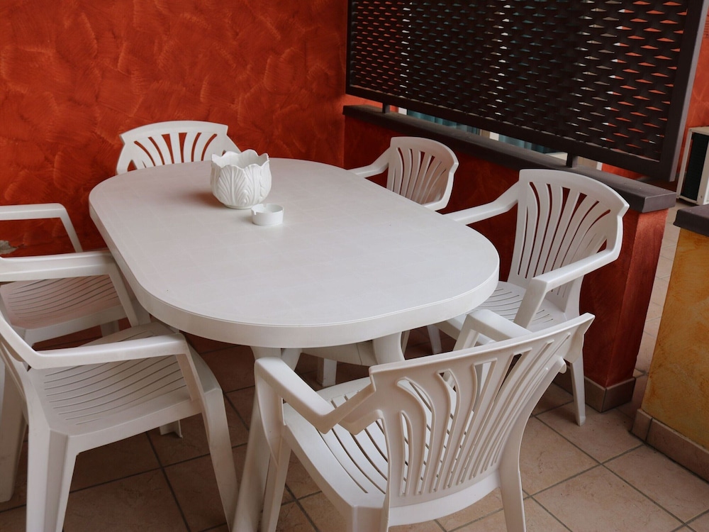 Holiday Home with Nicely Decorated Interior near Lake Garda