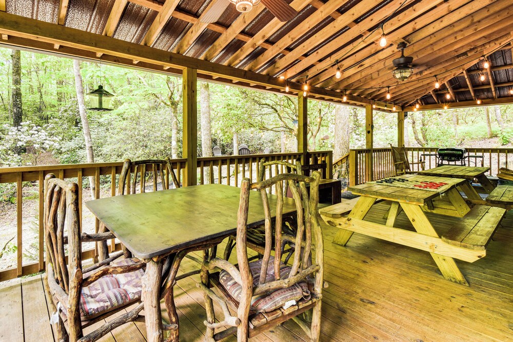 5 Mi to Unicoi State Park & Lake: Hot Tub Haven!