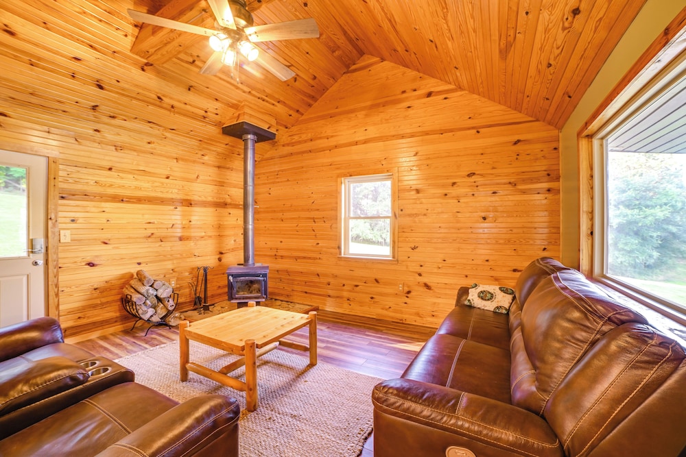 Private Lake & Dock: Log Cabin, 2 Mi to Clay!