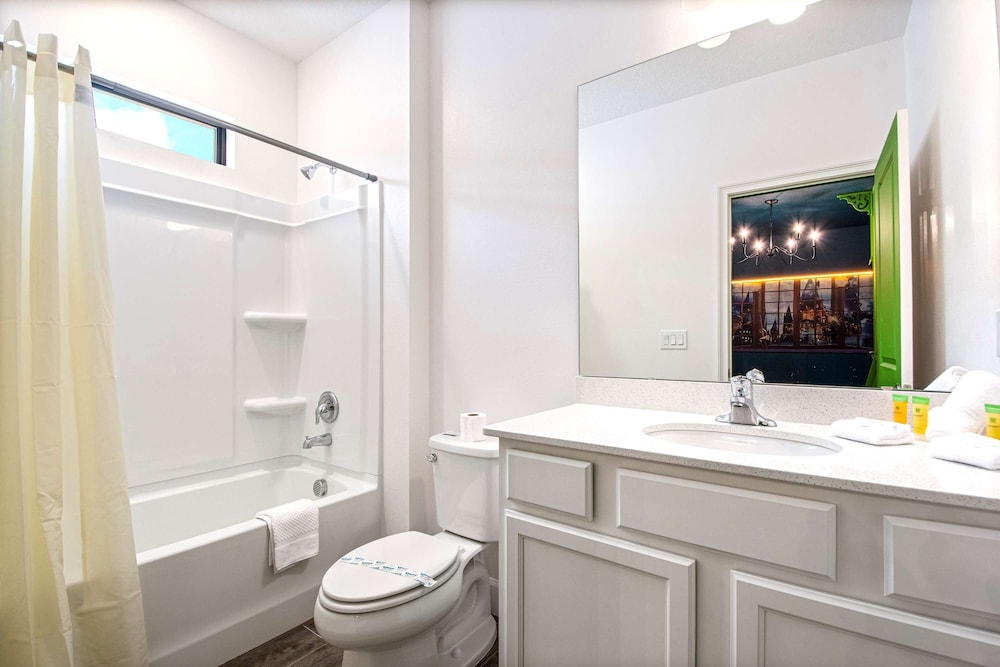 Themed Kids' Rooms, Pool & Game Loft Near Disney