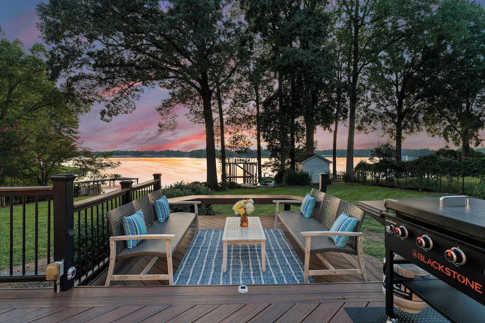 Lakefront Living W/optional Boat Rental