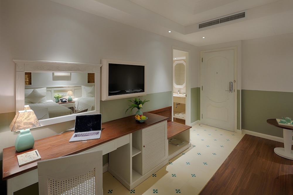 Au Lac Charner Hotel 70