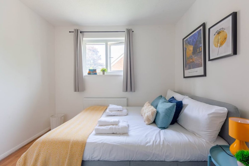 Bright 3 Bedroom House With Terrace, 16 Mins to Big Ben