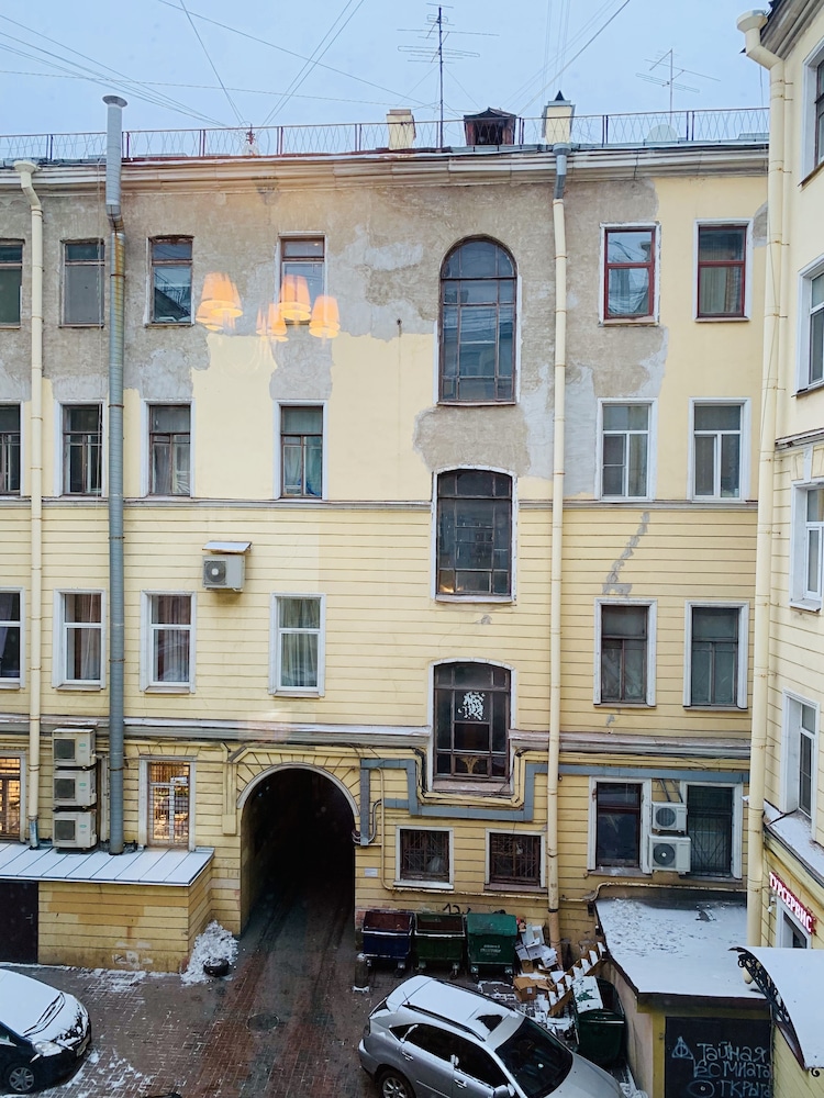 Home4day Central Apartment on Nevsky Prospekt
