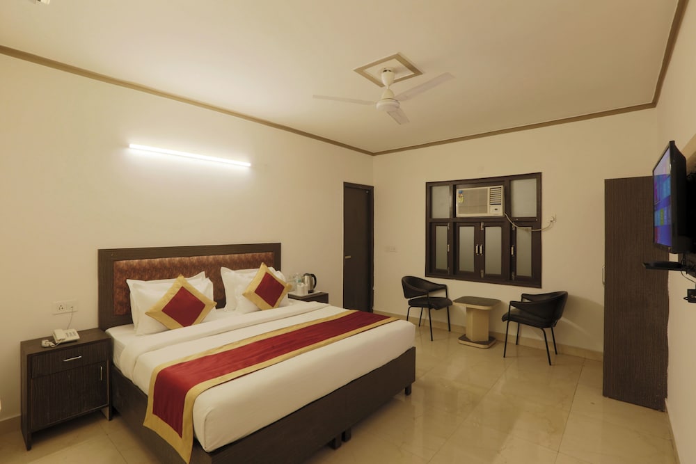 Hotel Dolphin Near IGI Airport