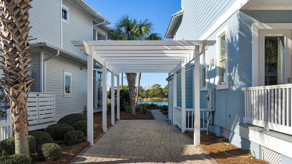 Lakefront Haven in Carillon Beach