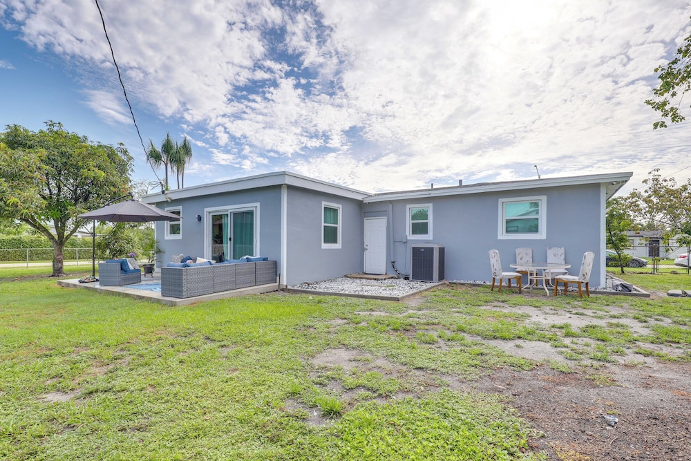2 Mi to Hard Rock Stadium: Home w/ Spacious Yard