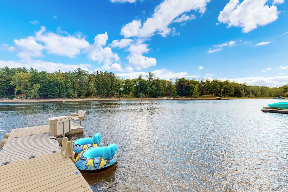 2 BR Lakefront House w/ Hot Tub in ADK Park