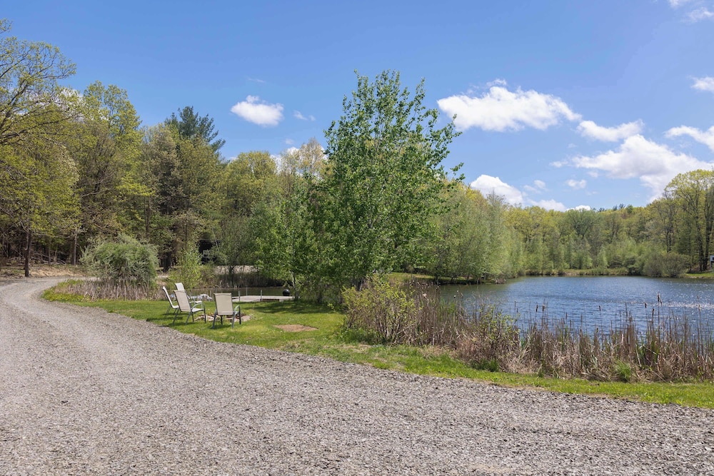 Hidden Retreat 4-homes 134 Acres