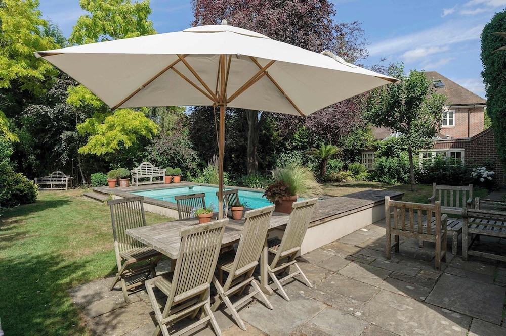 Beautiful Family Home w Garden Pool - Wimbledon