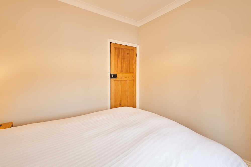 Host Stay Bristol Avenue