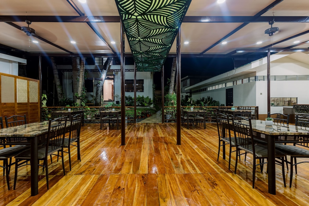 LOBOC RIVERSIDE INN and RESTAURANT