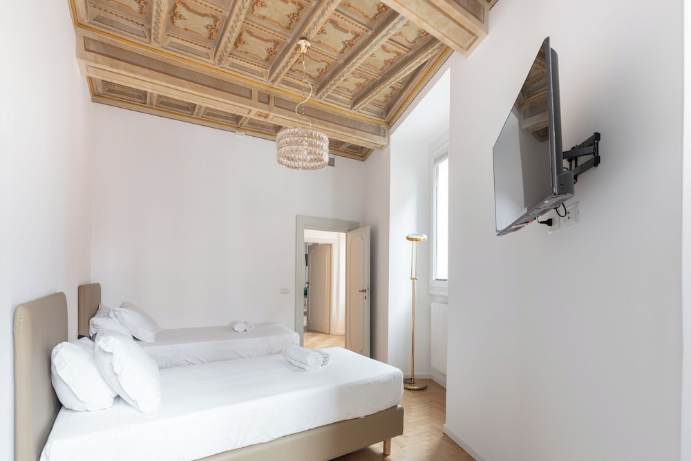 City Center- Modern and Bright apartment