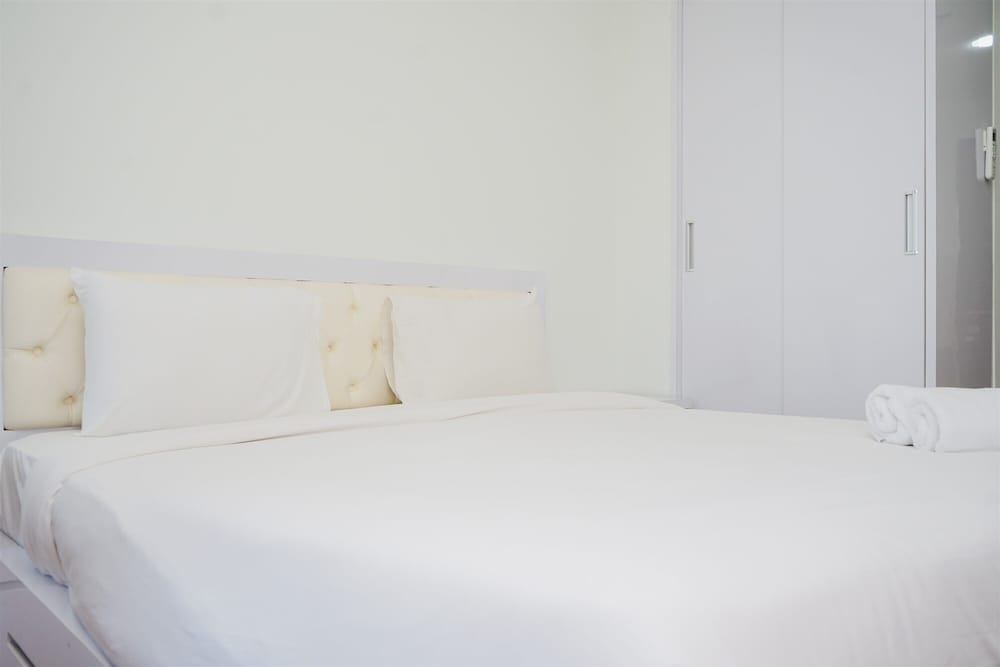 Warm and Cozy Studio at Springwood Residence Tangerang Apartment