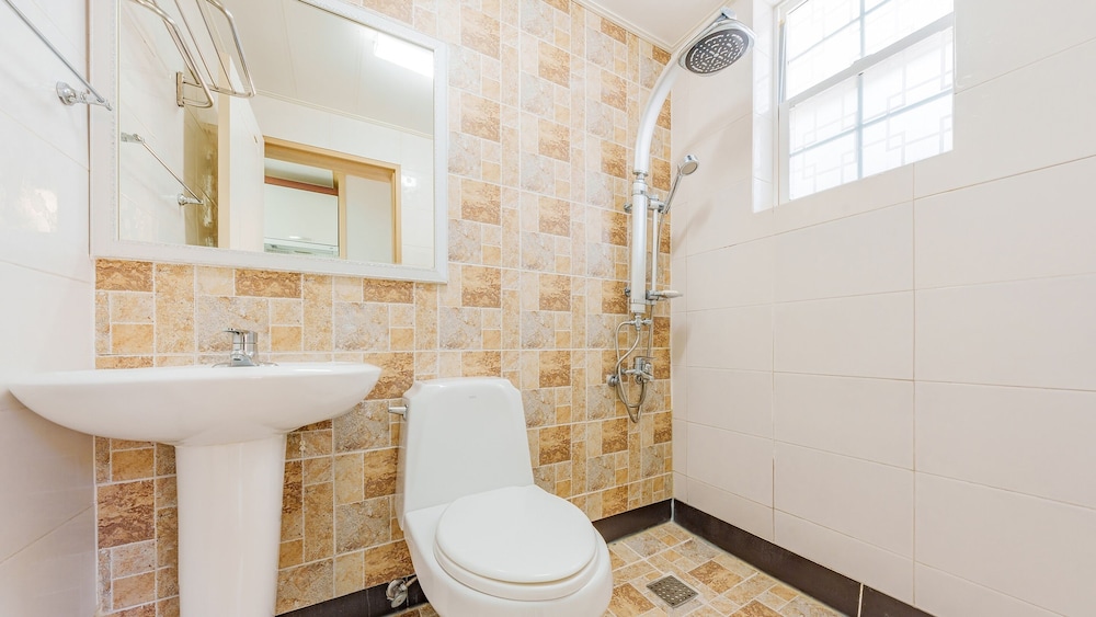 Geoje Peugeot Gomsol Petfriendly Pension