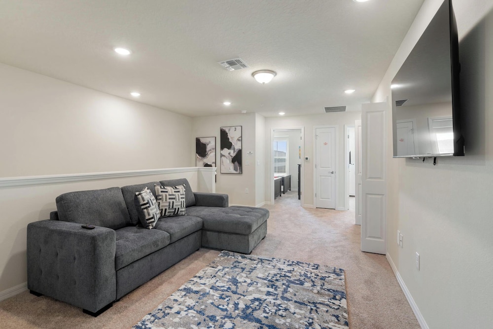 1228 Blue Island Dr
