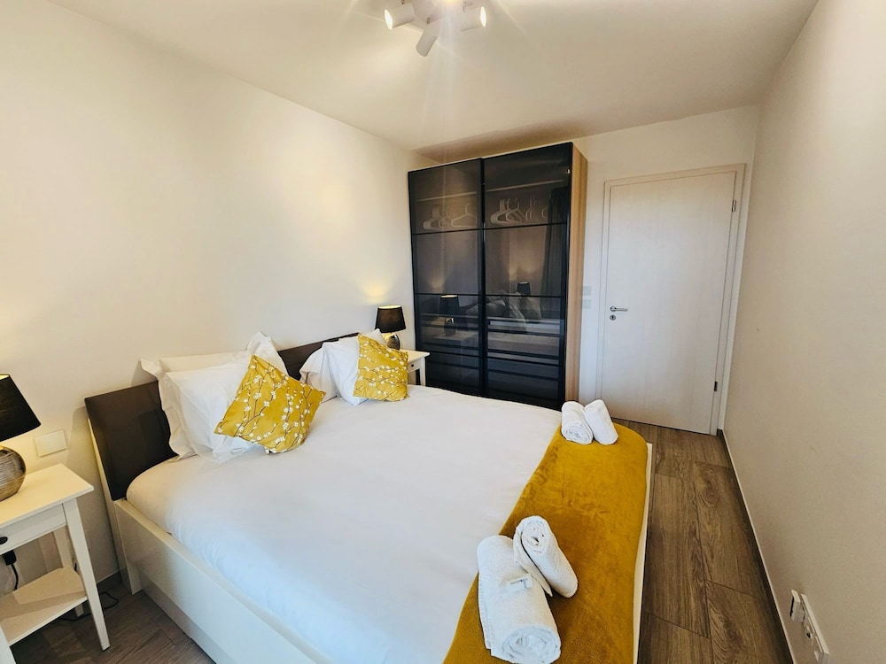Serene 2 bedroom flat with terrace